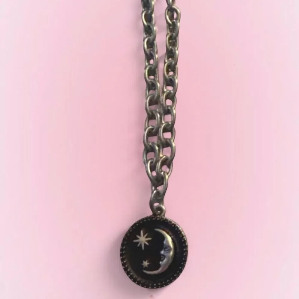 Unbranded Women's Black and Silver Jewellery